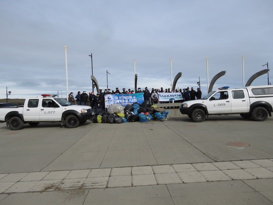 Bakkavor Chile presente en operativo limpieza organizado Armada de Chile.