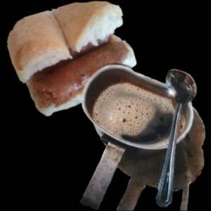 DESAYUNO DE RANCHO: PAN CON DULCE MEMBRILLO Y CHOCOLATE DULCE.